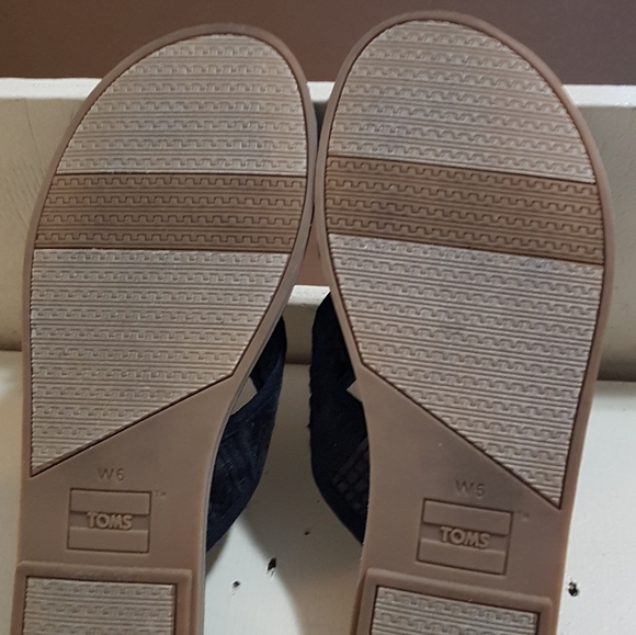 Tom's Natural Arrow Embroidered Mesh Sandals - Picture 2 of 3